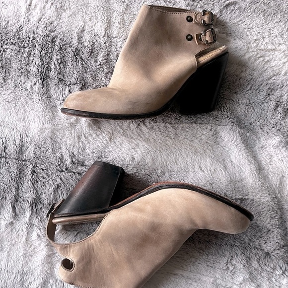 Smoke Bootie in Beige
Freebird by Steven
Color:Beige - Picture 5 of 11
